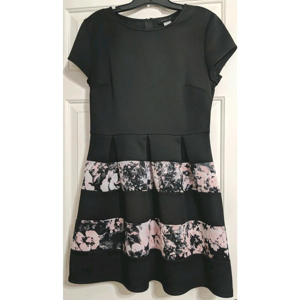 B. Darlin Women's 13/14 Black Floral Knee Length Cap Sleeve A-Line Dress